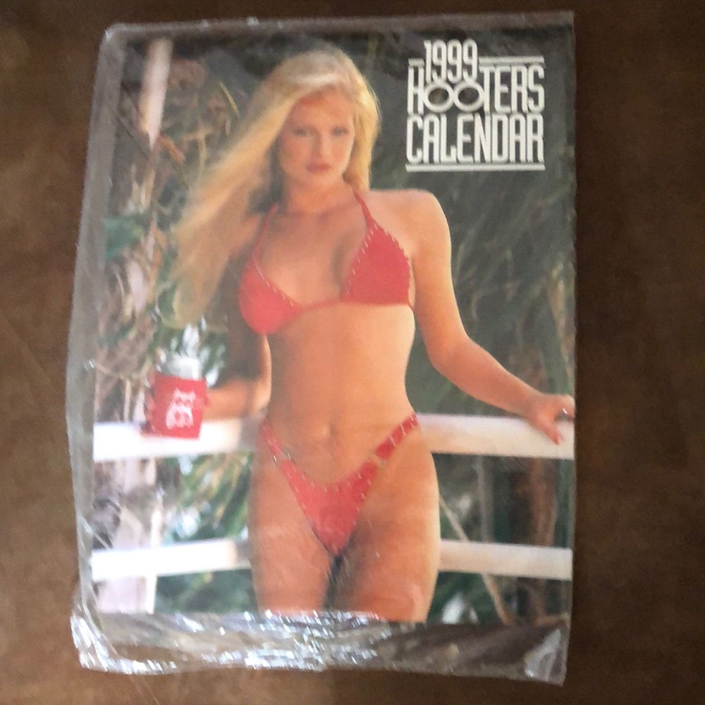 1999 Hooters Calendar.  Like new condition, non smoking environment.